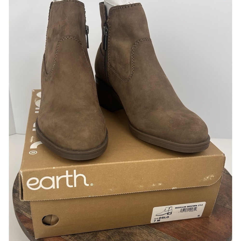 NWB Earth Brand Booties Oslo Medium Brown women size 7 super comfortable